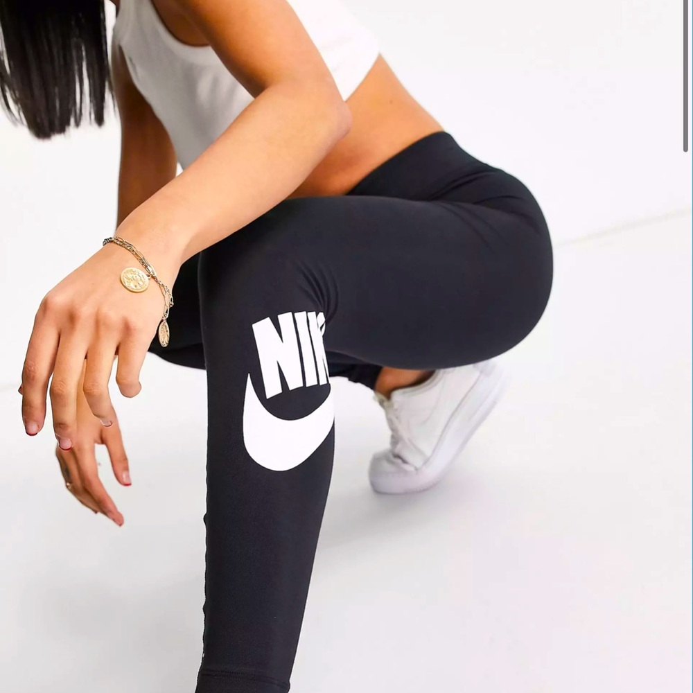 Nike High Rise Essential Leggings in Black With Calf Logo Print